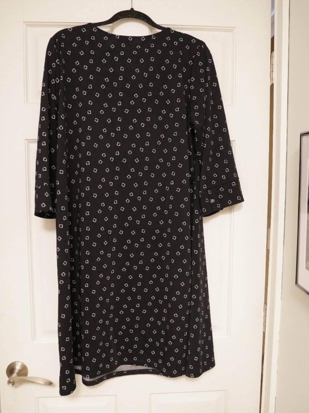 Brina & Em Black White Geometric Print Shift Dress. - Picture 3 of 4
